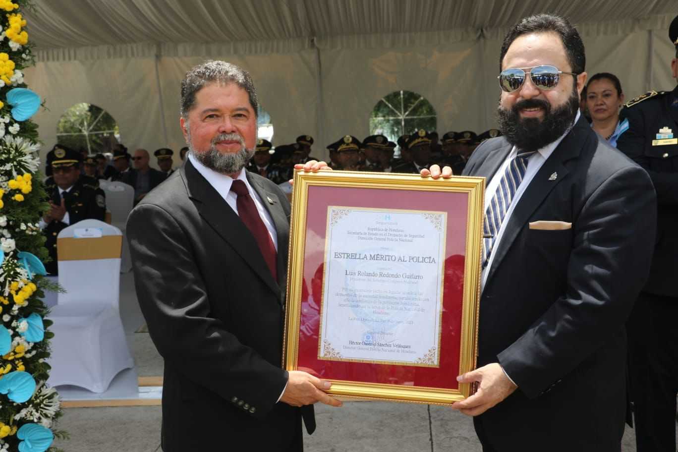 Presidente Redondo participa de la ceremonia de ascensos y conmemoraciones de la Policía Nacional